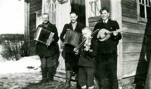 Folk mucicians in Ala-Tiiri
