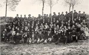 Workers of the Ab Jämsänkoski company in the early 1900s.