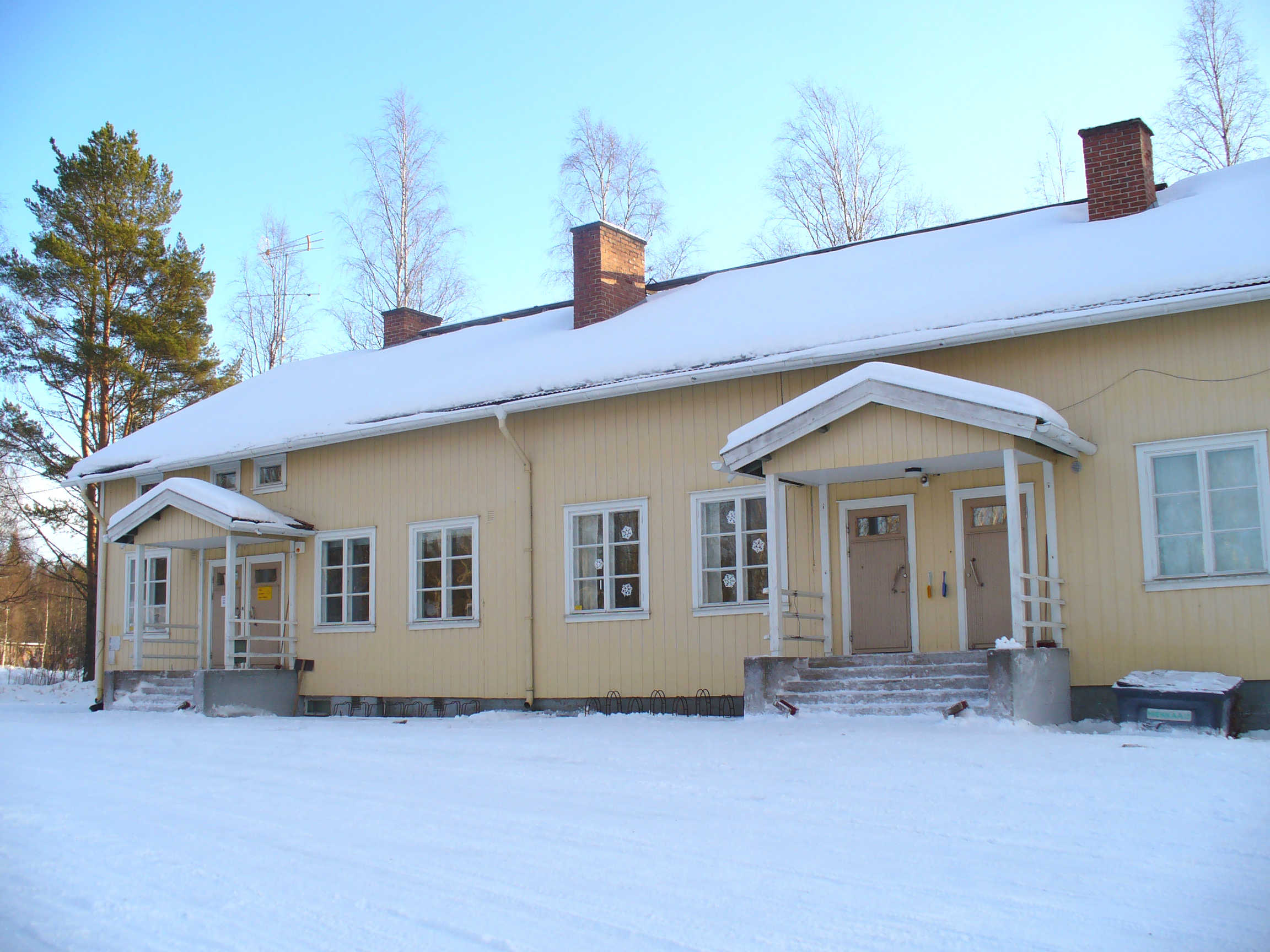 Suinulan koulussa alkoi koulutyö 1914 ja jatkuu yhä. Kuvaaja: S.Silen 2006