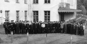 Jämsänkosken VPK Ilveslinnan edessä harjoitustauolla 1953