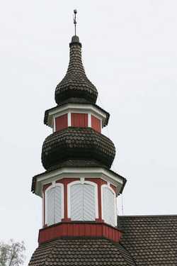 Kaikissa kirkonrakentaja Matti Åkerblomin kirkoissa tunnusmerkkinä on sipulitorni, joka on lounaissuomalaisen kirkkotyypin tyypillinen piirre.