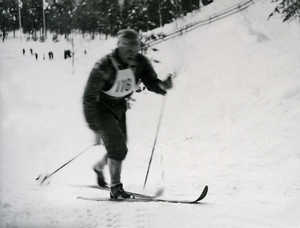Veikko Hakulinen SM-hiidoissa Jämsänkoskella 1965. Kuva Pauli Nevalainen, Jämsänkoski