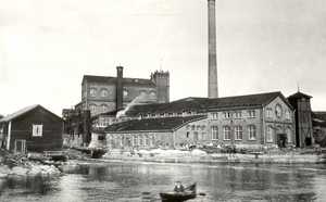 The new pulp mill in 1905.