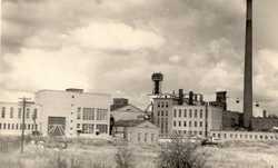 The factory area in 1949. On the left the newly completed transformer substation, through which the factories were connected to the national grid.
