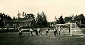 Works football. Championship match on Jämsänkoski mill pitch in 1945.