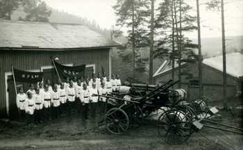 Jämsänkosken VPK fire brigade at the old depot in Nikkarinmäki at the end of the 1920s.