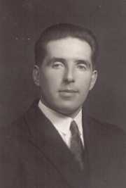 Paavo Savo syntyi 1896 ja kuoli 1950.