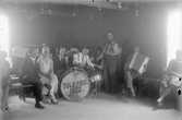 29_Jazz_orkesteri__penkill___pariskunta_Aarne_ja_Kerttu_Wallin.jpg