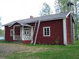   Aarresaaren päärakennus, etukulmsta kuvattuna, kuva Museo24.