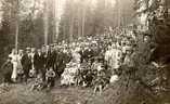   The voluntary working party at Jämsänkoski cemetery in 1925.