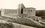 Foto Roos,  (c) UPM-Kymmene Photo Library Division and Unit,  The new debarking plant and chipper were built by the river in 1932-1933. Jämsä road in front.