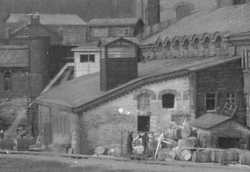 Only the brick-built bleaching plant remained of the old pulp mill after the fire. Men loading carts that were pushed along tracks at the turn of the 1900s.