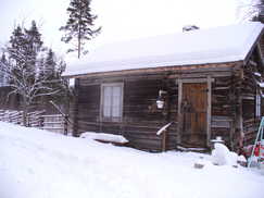 Vaherin tilan torppa sijaitsee Vaherin koulun lähellä. 