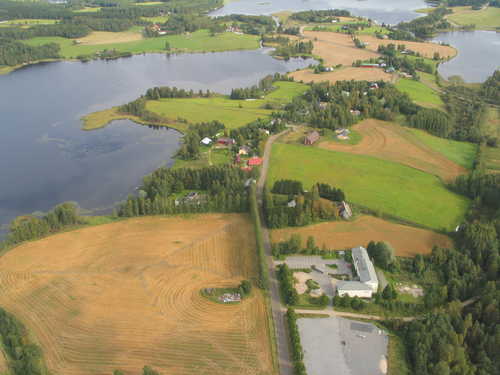 Juokslahti school and the village  landscape. Photo: J. Heikka 2005