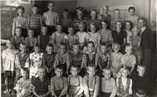 Tuntematon,  (c) Hanna-Leena Autio kokoelma,  Palsinan kansakoululaisia noin 1954, opettajina Eeva ja  Simo Pynnönen