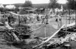 Tuntematon,  (c) Jämsän seudun koulutuskeskus,  Rakennustyömaalla 1957