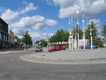 Juhani Heikka,  (c) Museo24,  Keskusaukion kokonaisuus on pystytetty 1998 Koskentien ja Mottilantien remontin yhteydessä. Teoksen on suunnitellut LT-Konsultit Helsingistä.