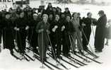   United skiing race at Jämsänkoski in 1936. Start of the women’s race. Starter Hilkka Tähtinen.