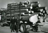   Timber was increasingly brought to the factory by lorry. Photo Pauli Nevalainen, 1960s.
